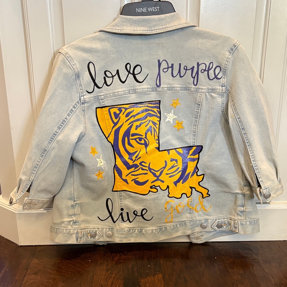Women’s Custom TimeandTru LSU denim jacket (painted)-lightbluewash-size M(8–10)